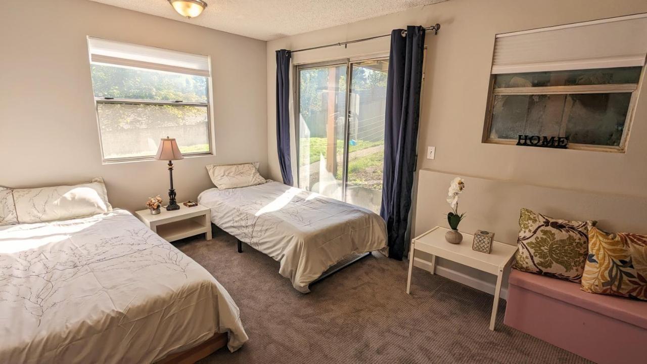 Private Guest Suite In West Bellevue Home Eksteriør billede